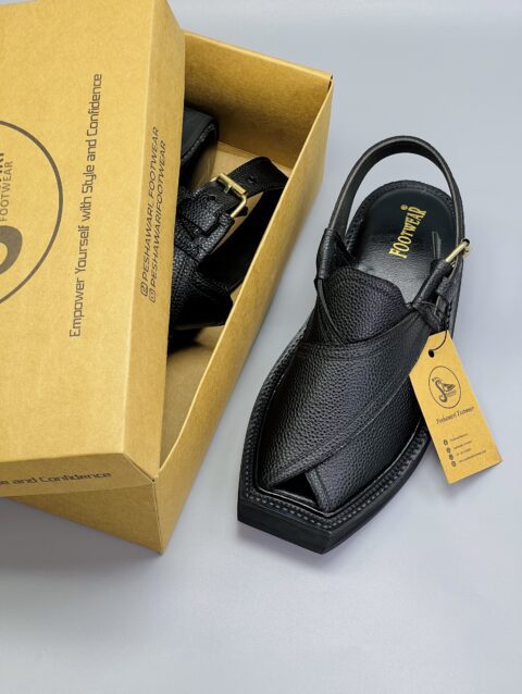 Kaptaan Chappal Black Dotted