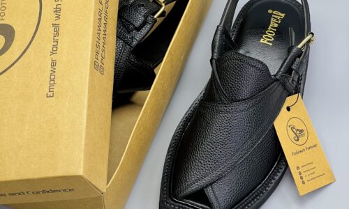 Kaptaan Chappal Black Dotted