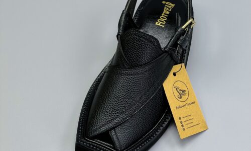Kaptaan Chappal Black Dotted