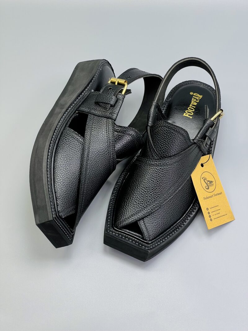 Kaptaan Chappal Black Dotted