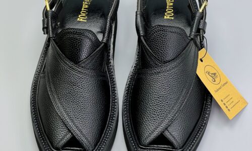 Kaptaan Chappal Black Dotted