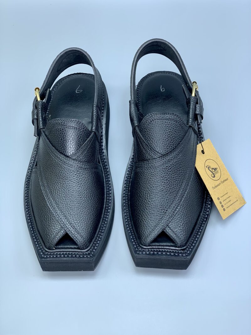 Kaptaan Chappal ( Black Dotted )